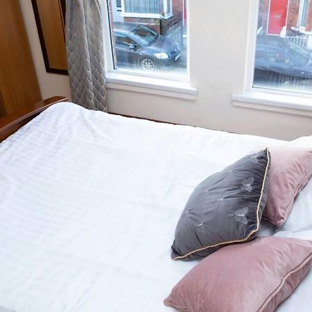 Cheerful 2 Bedroom House In The Heart Of Belfast Exterior foto