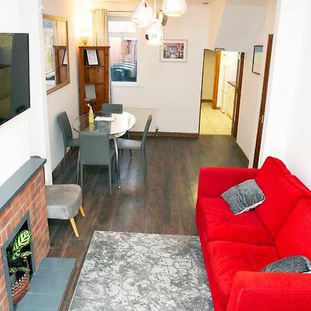 Cheerful 2 Bedroom House In The Heart Of Belfast Exterior foto