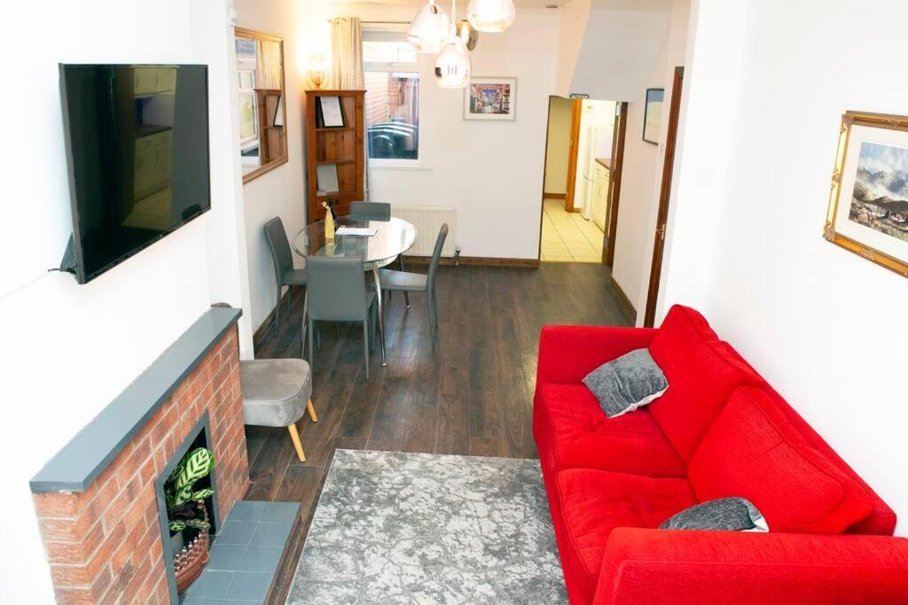Cheerful 2 Bedroom House In The Heart Of Belfast Exterior foto